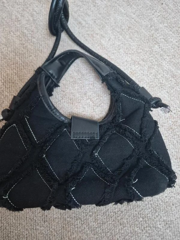 Bolso de mano vintage Y2K negro estilo grunge con detalles de flecos – photo 9